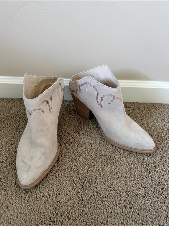 Dolce Vita Shoes - Dolce Vita | Cream Suede Western-Ankle Booties | Size 8.5